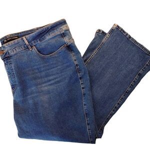 Lee Riders Women's Jeans size 26P Shape Illusion Mid-Rise Slim Fit Bootcut‎ Blue